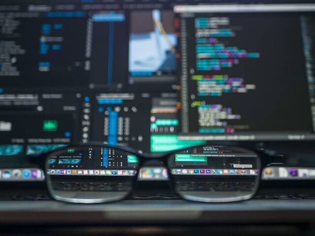 glasses-in-front-of-computer